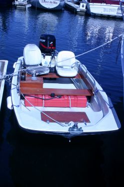 Boston Whaler Boats For Sale in Los Angeles, California by owner | 1981 13 foot Boston Whaler sport